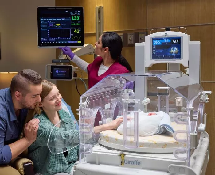 nicu_giraffe-incubator_carescape-monitors__1728-resized