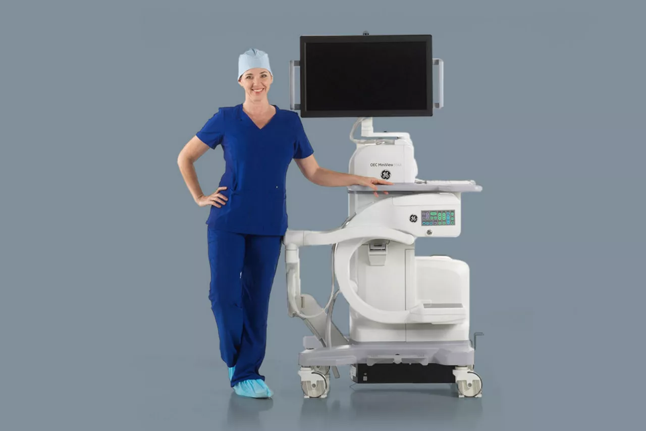 oec-miniview-max-doctor-and-equipment-ba-en