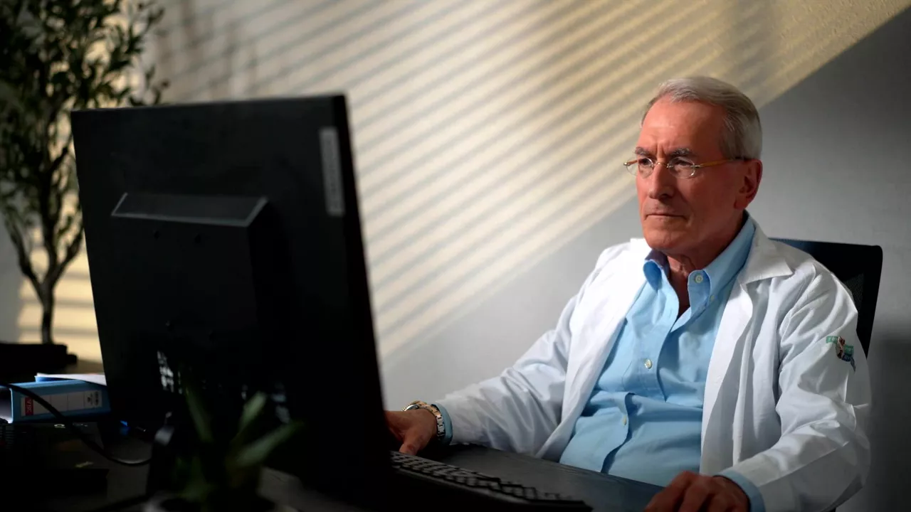 patient-following-self-scan-protocol-on-pulsenmore-mobile-app