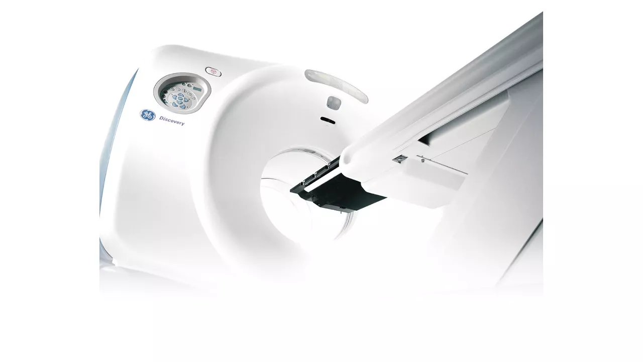 product-product-categories-pet-ct-discovery_ste_anglefrombelow.jpg
