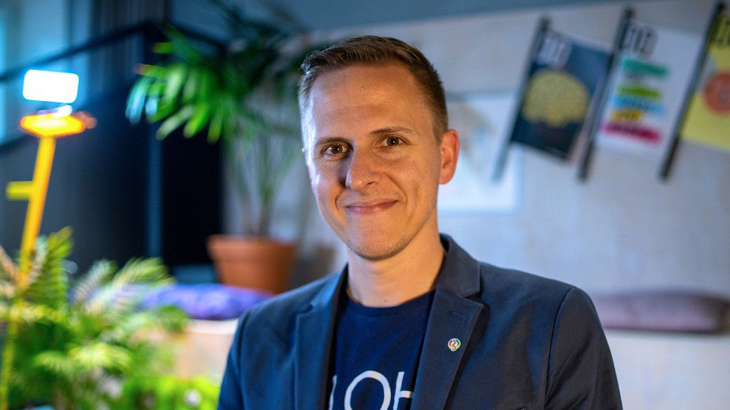 man smiling nensa edison