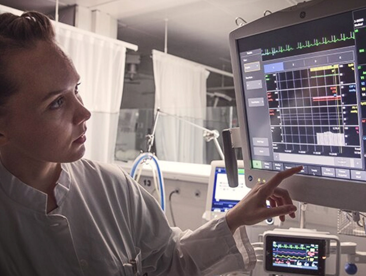 s-curve-critical-care-desktop