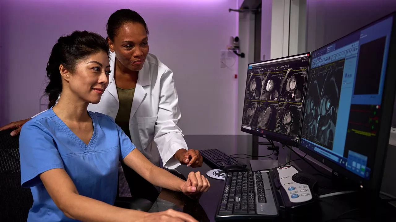 signa-continuum-legacy-mri-clinical-applications-desktop-mri-en