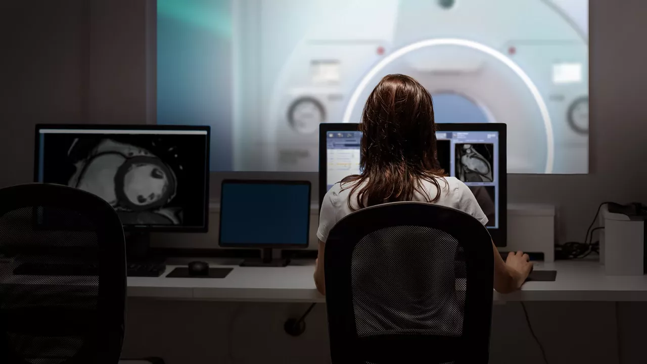 signa-continuum-legacy-mri-featured-content-desktop-feature-mri-en