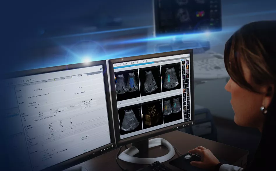 Radiologist using ViewPoint 6 Direct Connect for Radiology