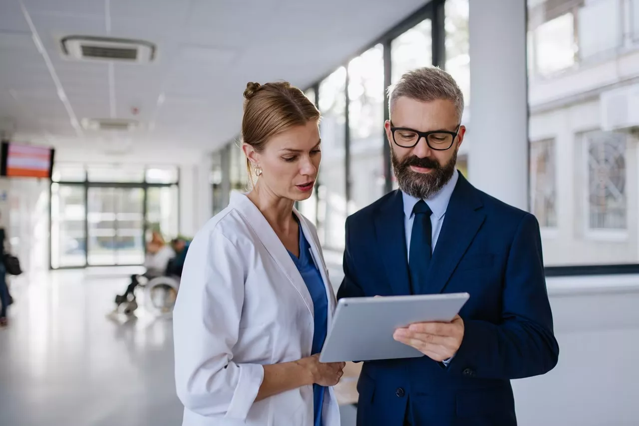 training-clinical-engineer-consultation-tablet-st-en