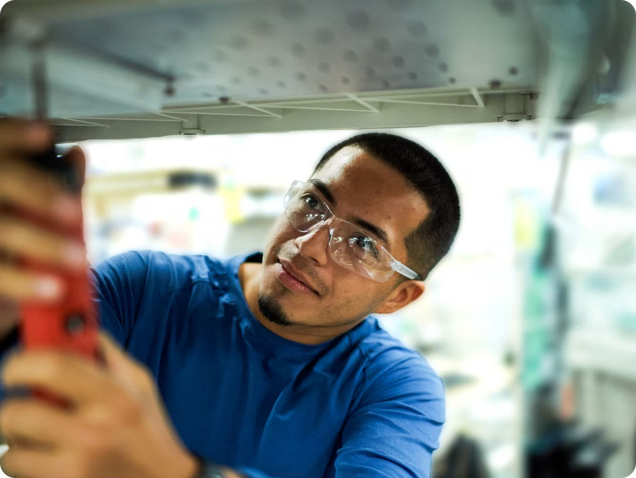 universal-full-services-s-curve-universal-1-desktop-services-en