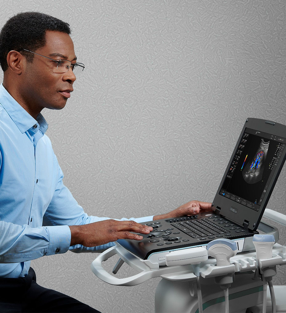 versana-active-ultrasound-man-working-st-en