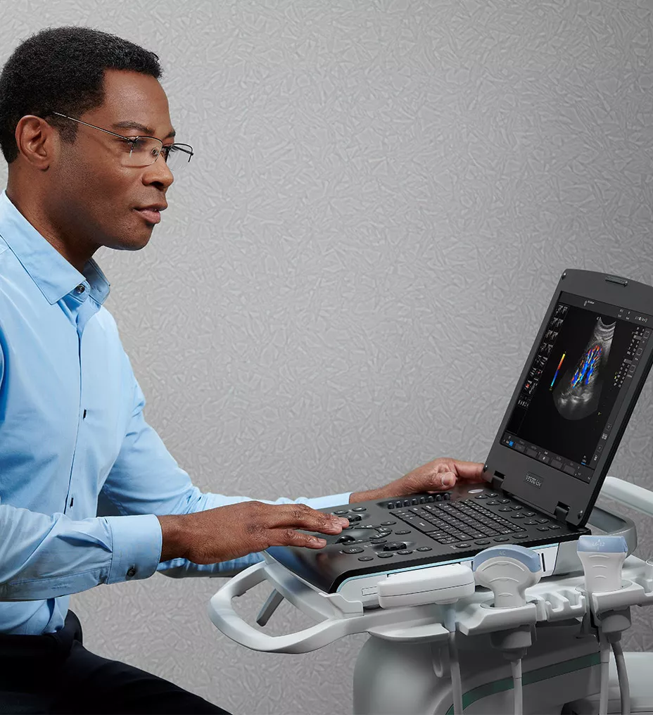 versana-active-ultrasound-man-working-st-en