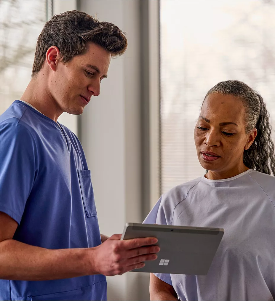 viewpoint-6-ultrasound-nurse-showing-tablet-ci-en