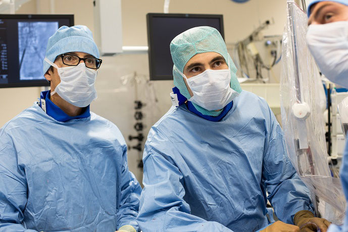 Doctors watching how visipaque reducing patient discomfort