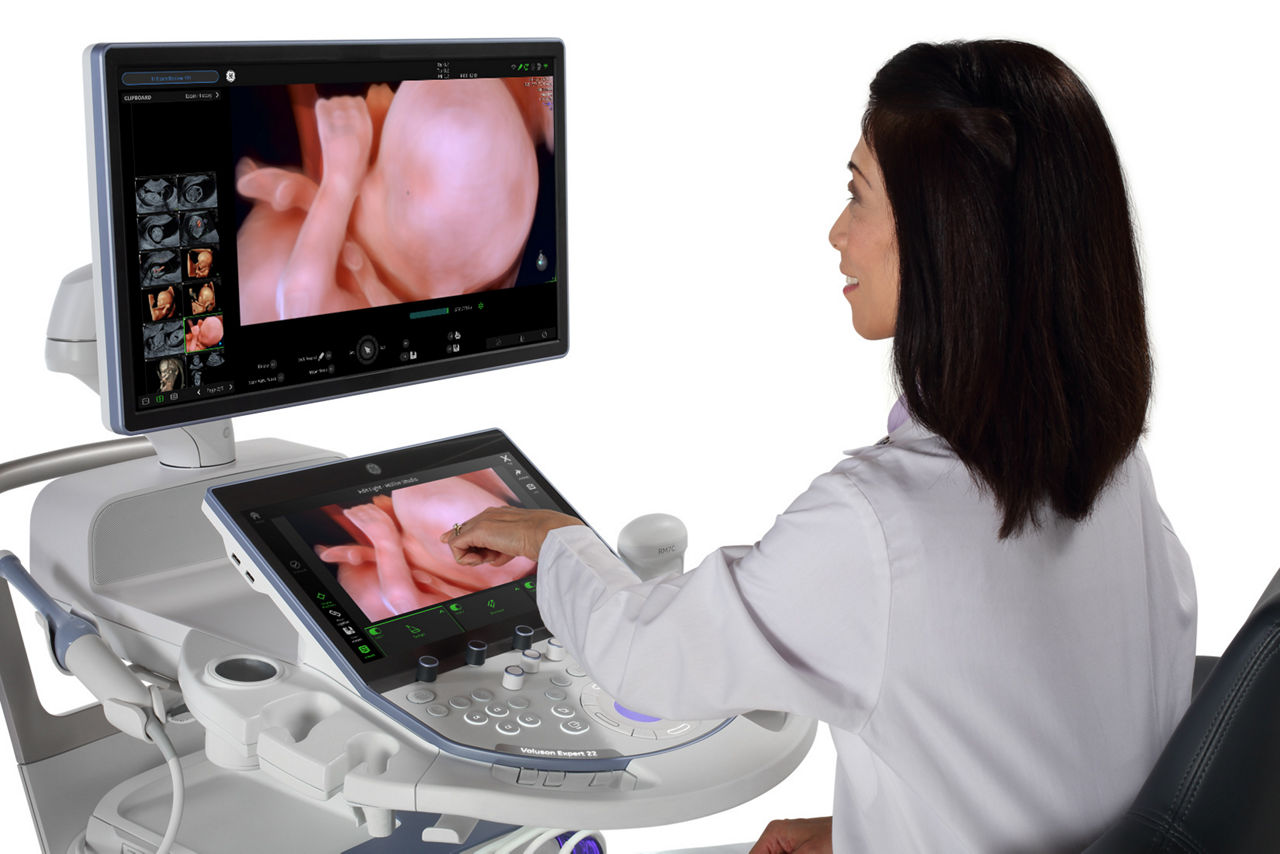 Woman-working-with-Voluson-Expert-22