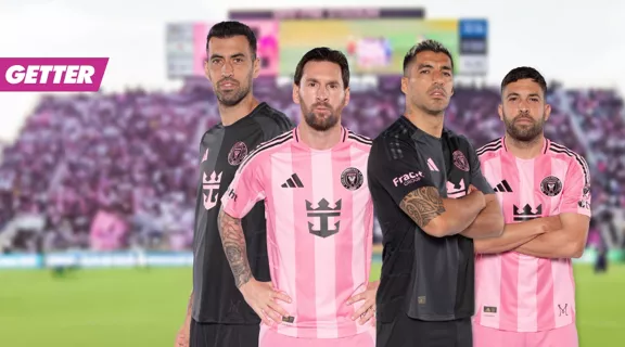 Soccer players posing with the Goool Getter logo