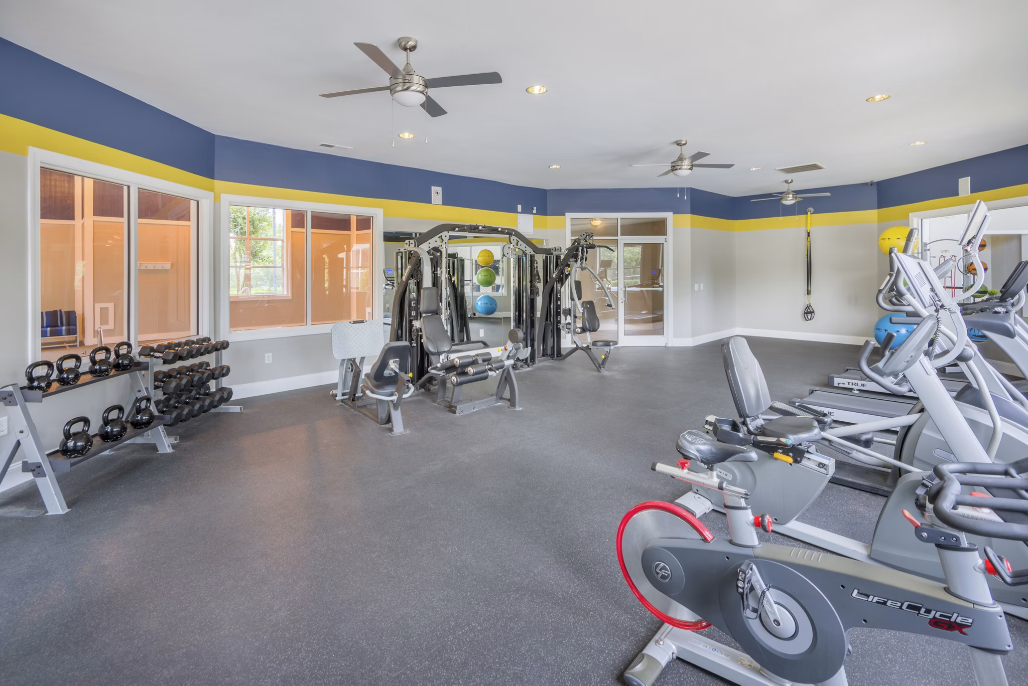 fitness center at Aventura RTP Apartments 