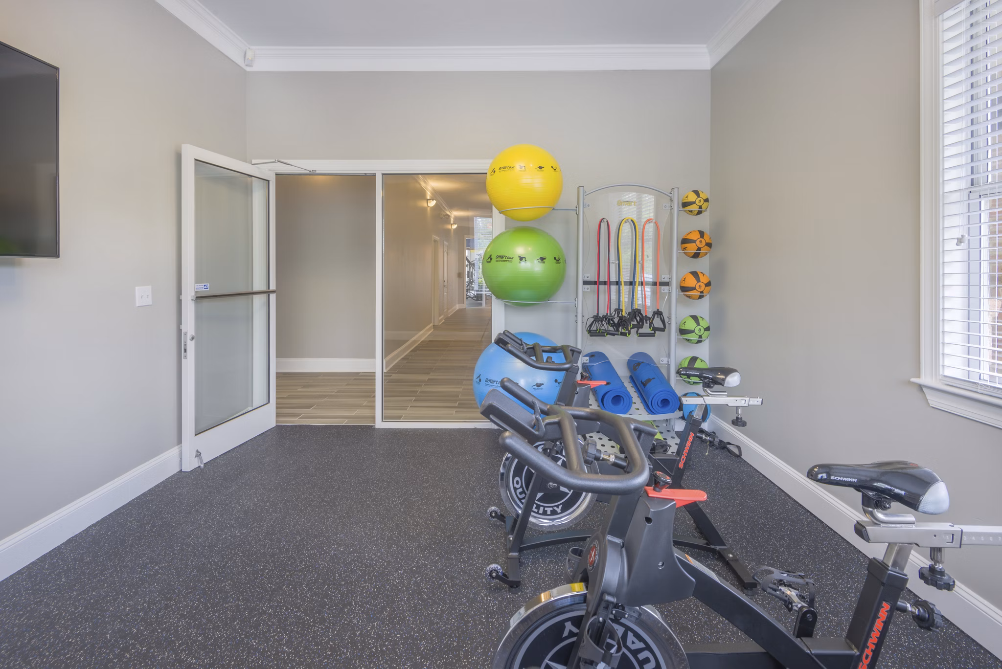 fitness center at Aventura RTP Apartments 