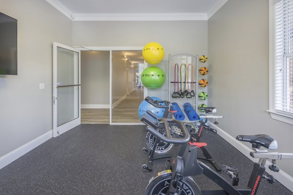 fitness center at Aventura RTP Apartments 