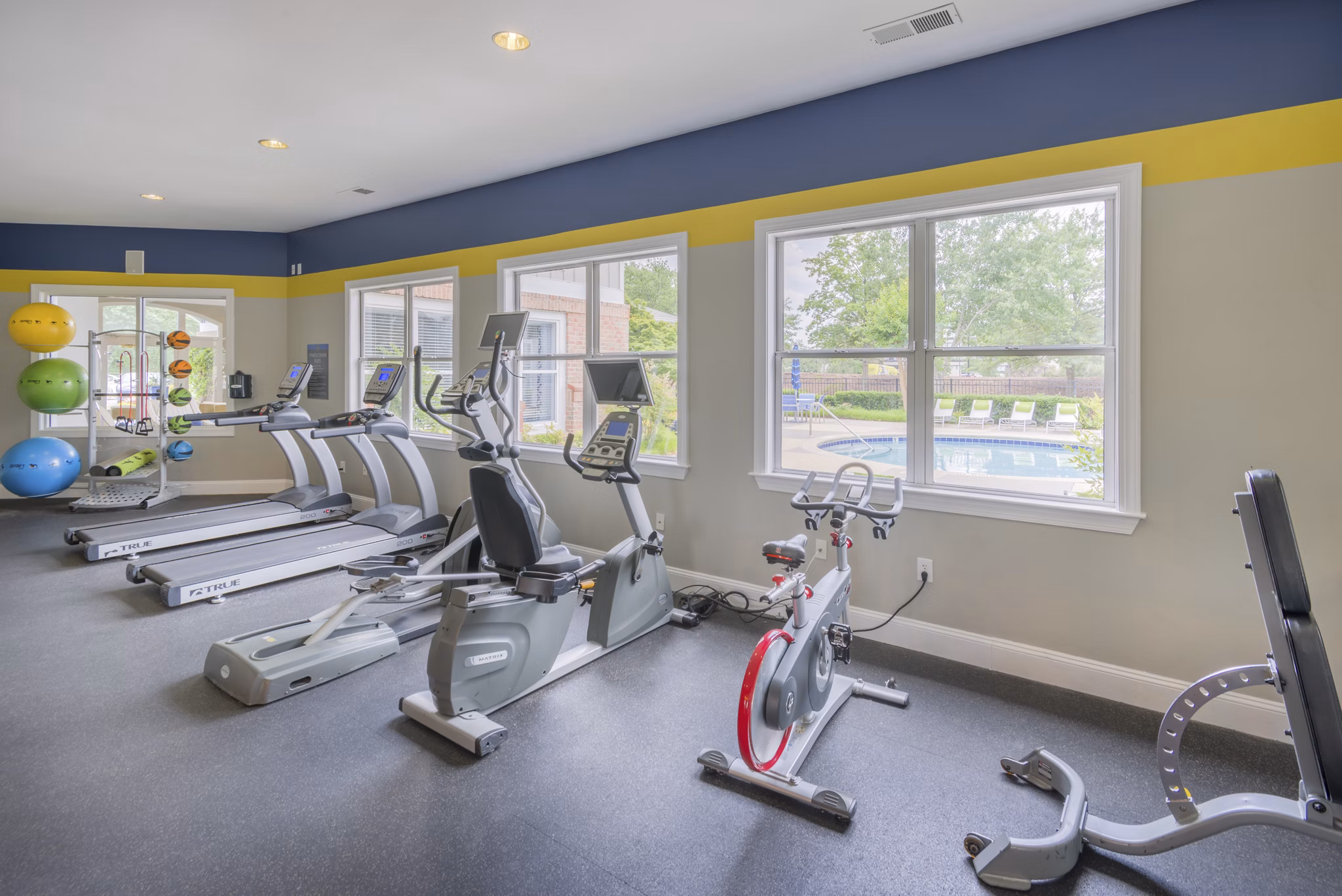 fitness center at Aventura RTP Apartments 