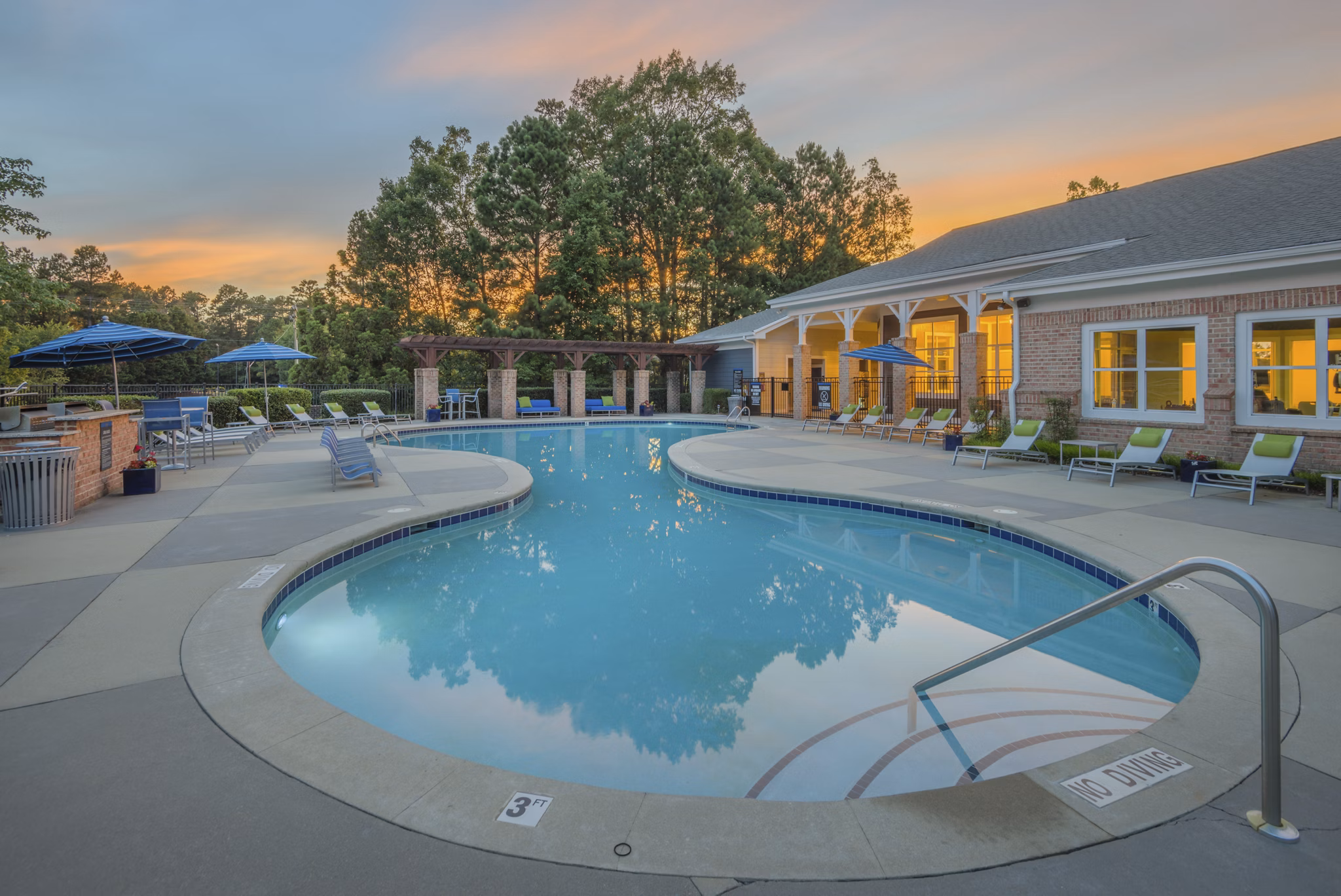 pool at Aventura RTP Apartments 