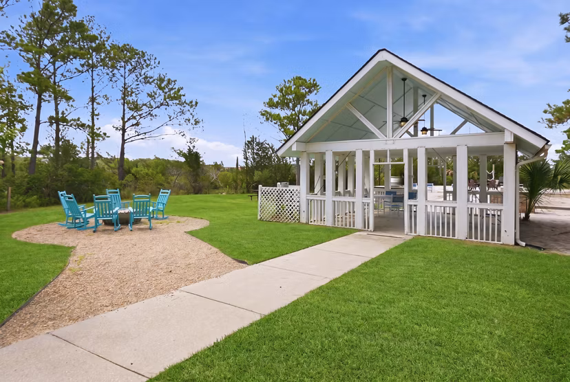 Recreational area with sports facilities at Avana Long Point Apartments