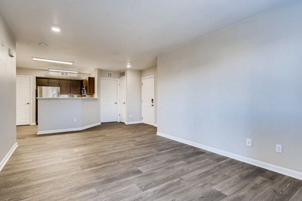 living room at Bellaire Ranch Apartments