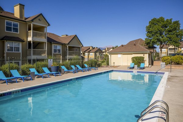 pool at Bellaire Ranch Apartments