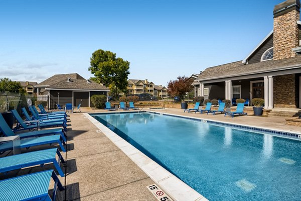 pool at Bellaire Ranch Apartments