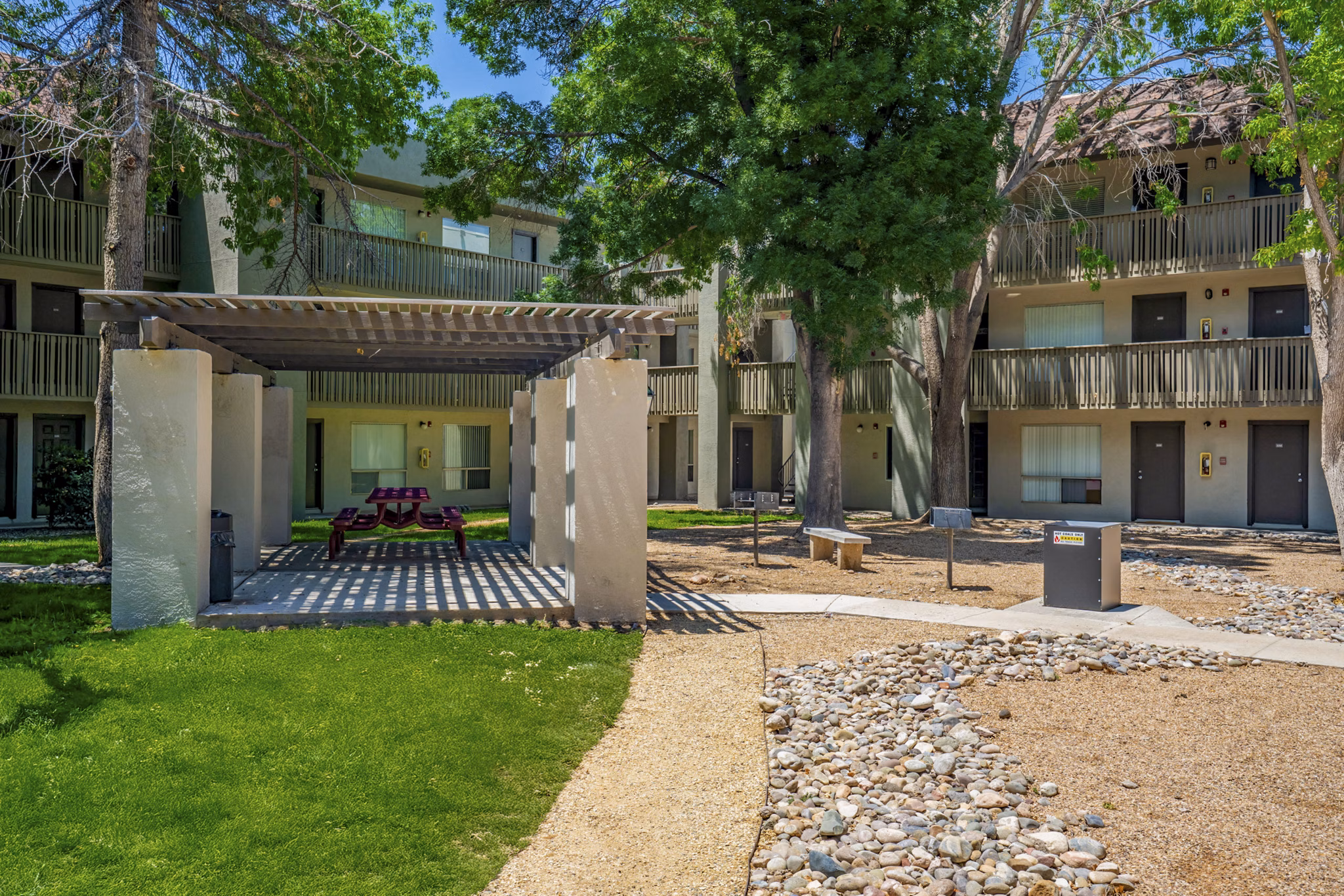 grill area/patio at Eagle Point Apartments