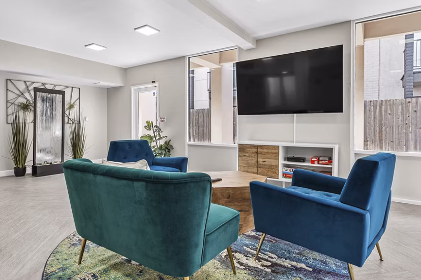 clubhouse at Fountain Plaza Apartments 