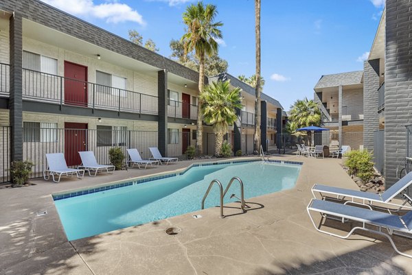 pool at Fountain Plaza Apartments 