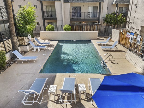 pool at Fountain Plaza Apartments 