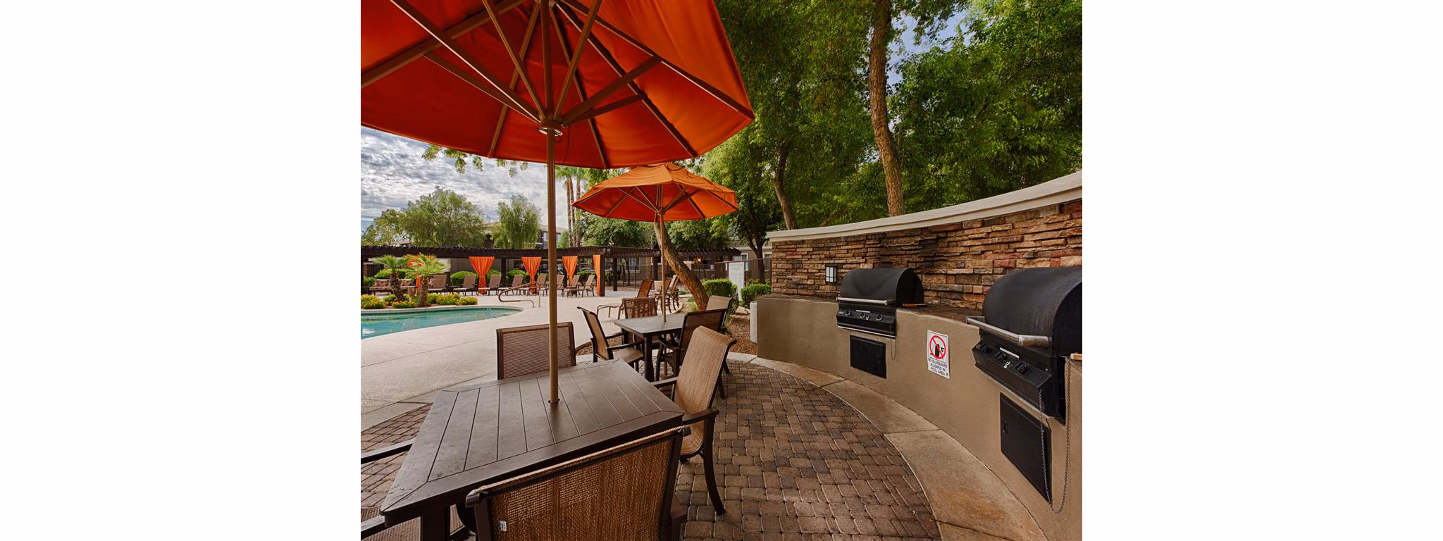 grill area at Stonebridge Ranch Apartments