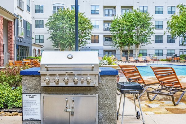 grill area/patio at Us Bayou Park Apartments