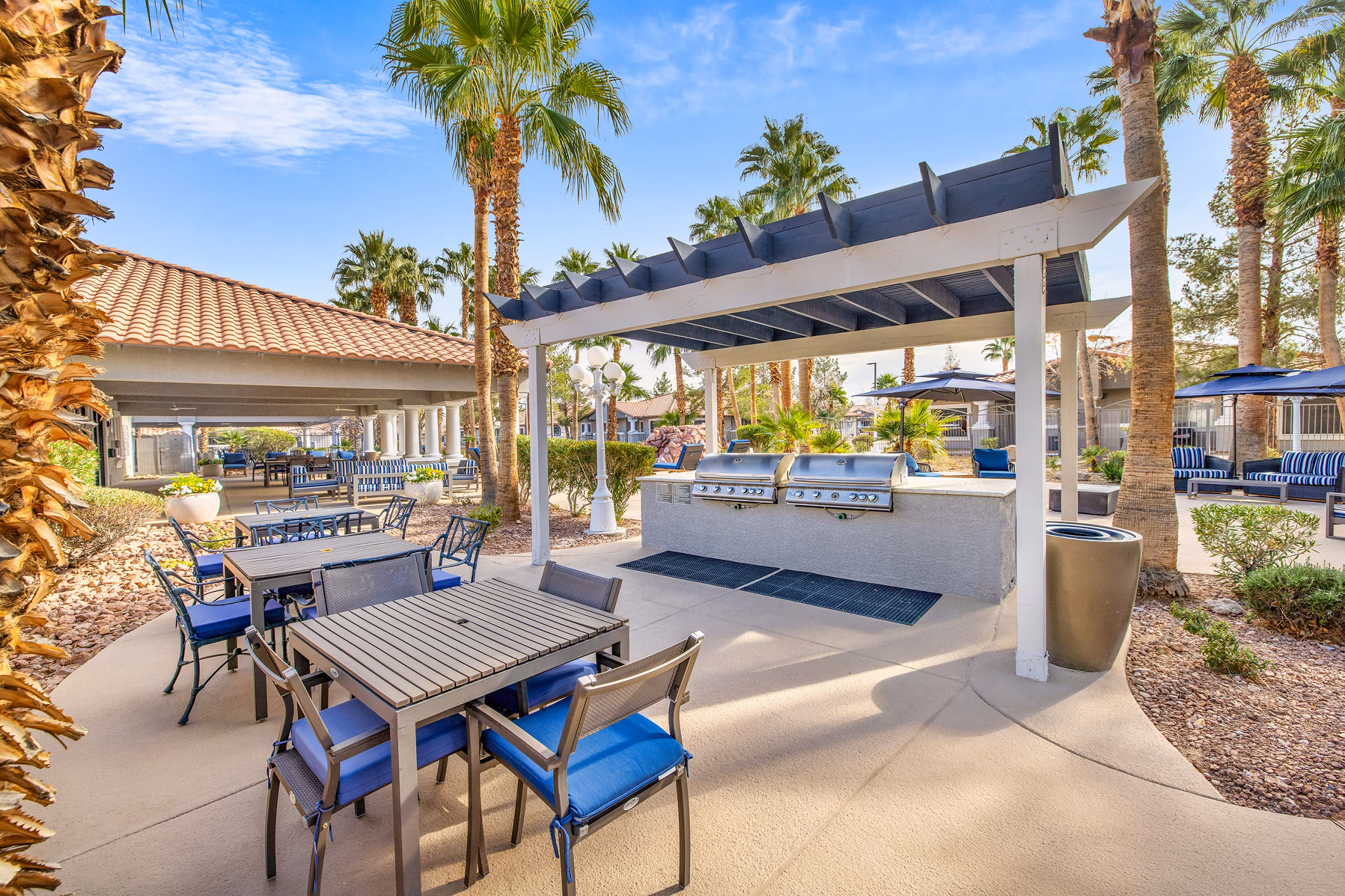 grill area at Destinations Alexander Apartments 