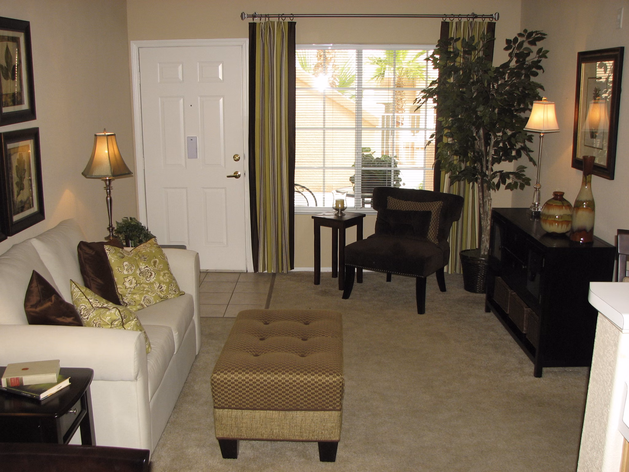 Spacious living room with modern decor in Destinations Pueblo Apartments