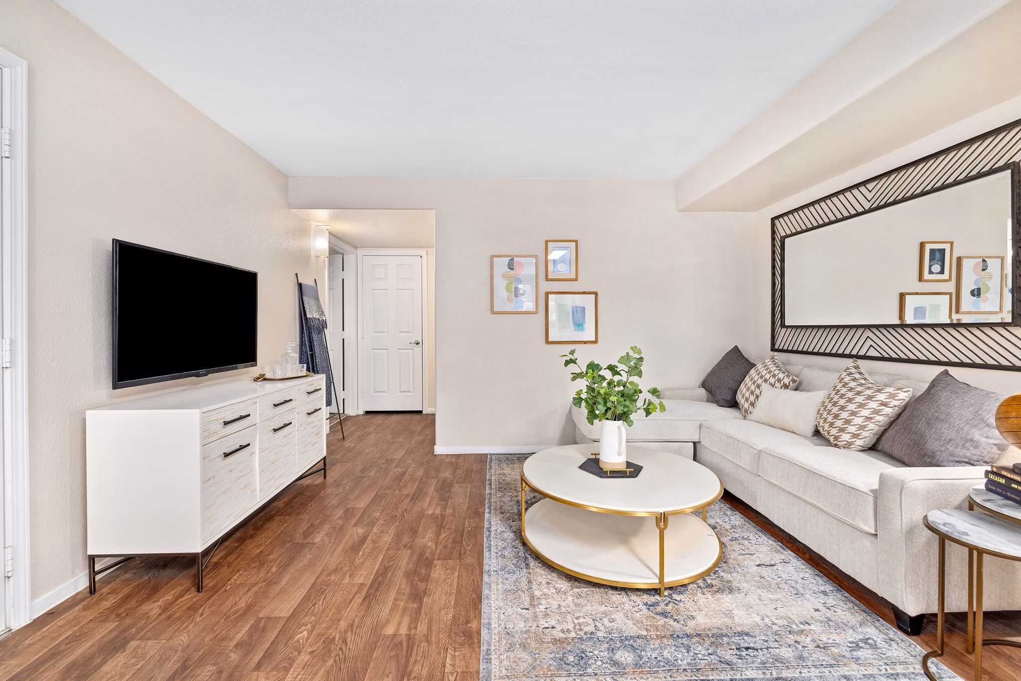 living room at Destinations Spring Valley Apartments 