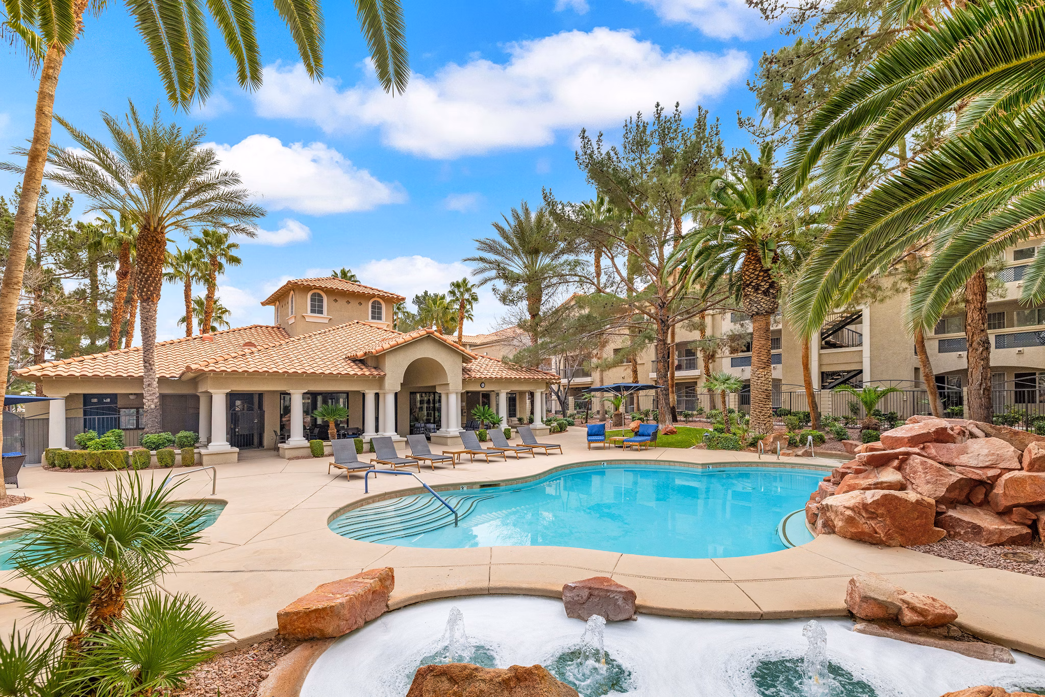 pool at Destinations Spring Valley Apartments 