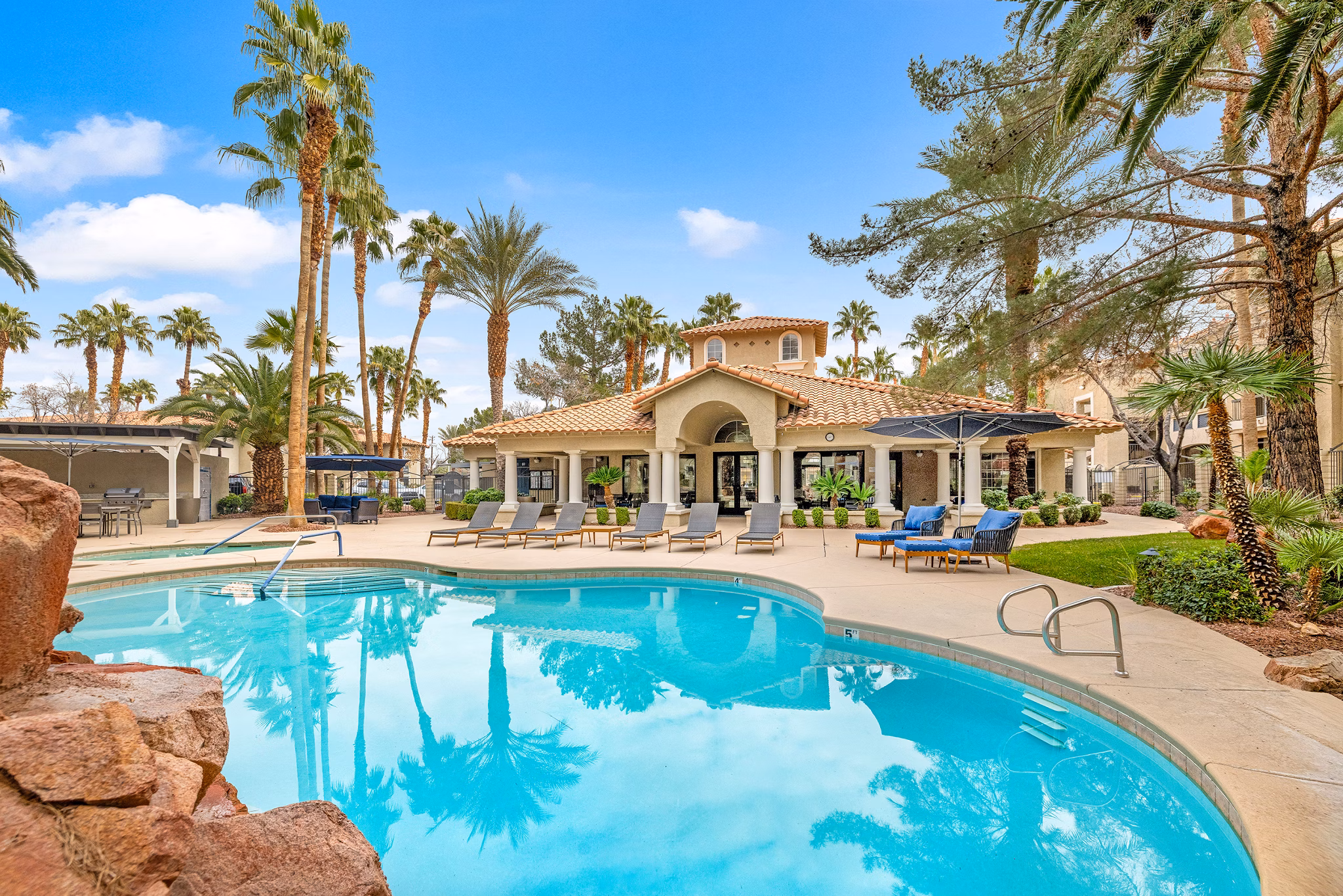 pool at Destinations Spring Valley Apartments 