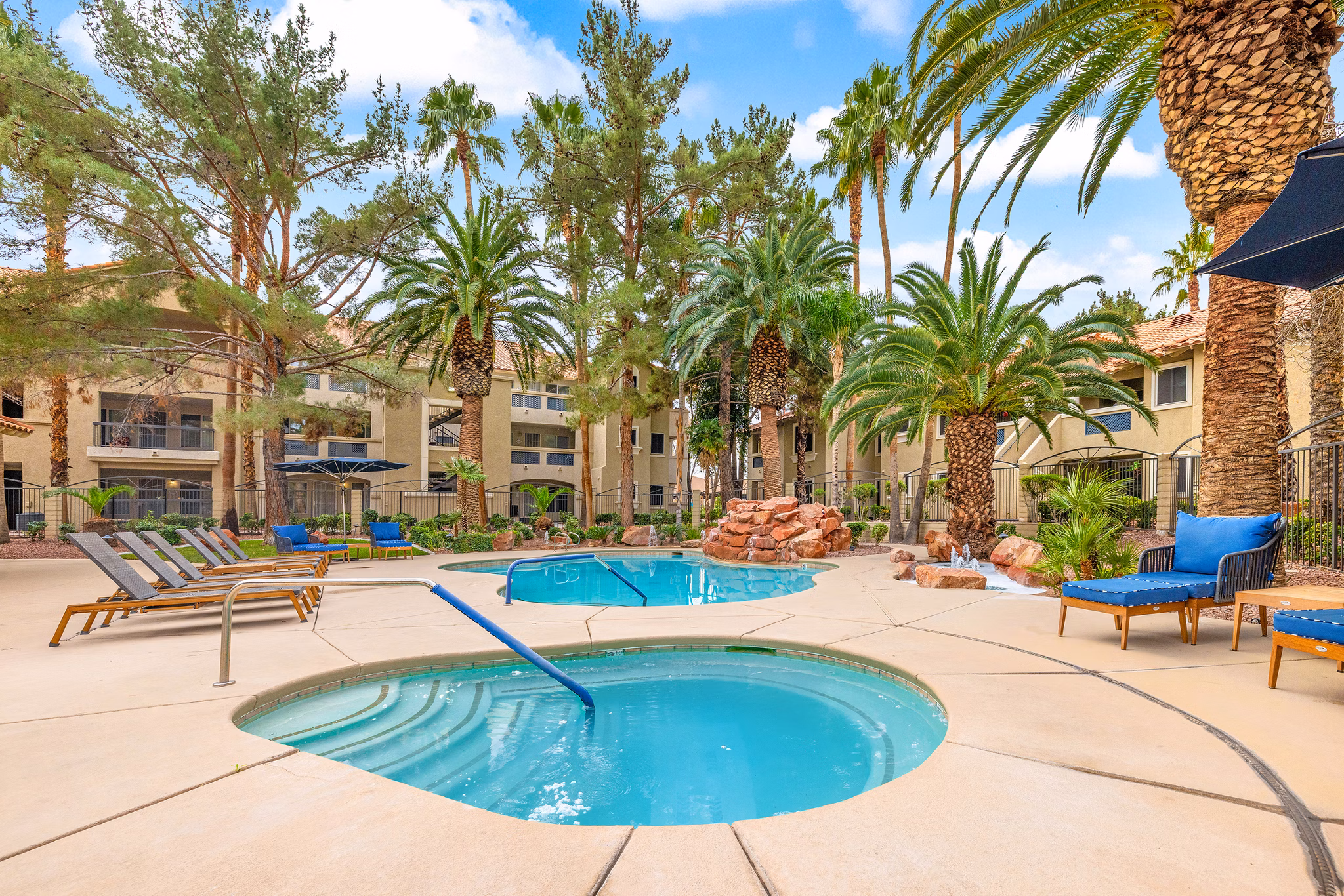 pool at Destinations Spring Valley Apartments 