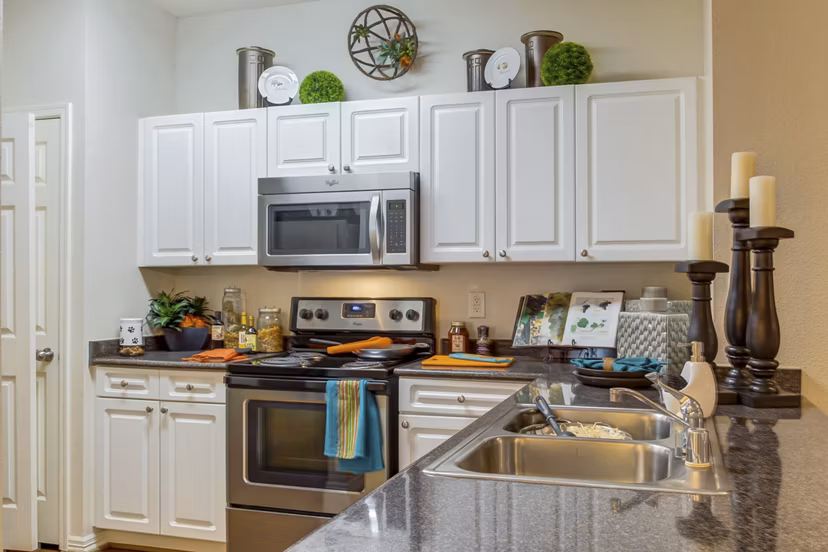 Modern kitchen with stainless steel appliances at Estates at Memorial Heights Apartments
