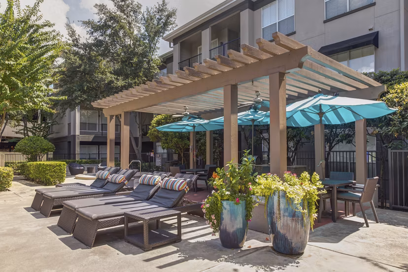 Modern outdoor grill area at Estates at Memorial Heights Apartments, perfect for entertainment and leisure in the heart of Houston