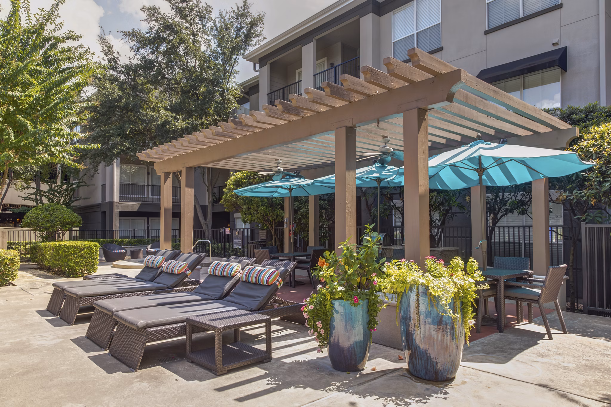 Modern outdoor grill area at Estates at Memorial Heights Apartments, perfect for entertainment and leisure in the heart of Houston