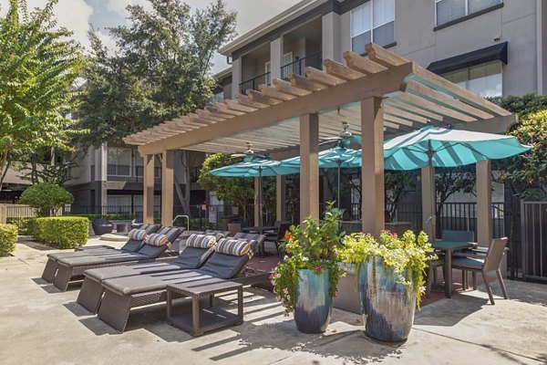 Modern outdoor grill area at Estates at Memorial Heights Apartments, perfect for entertainment and leisure in the heart of Houston