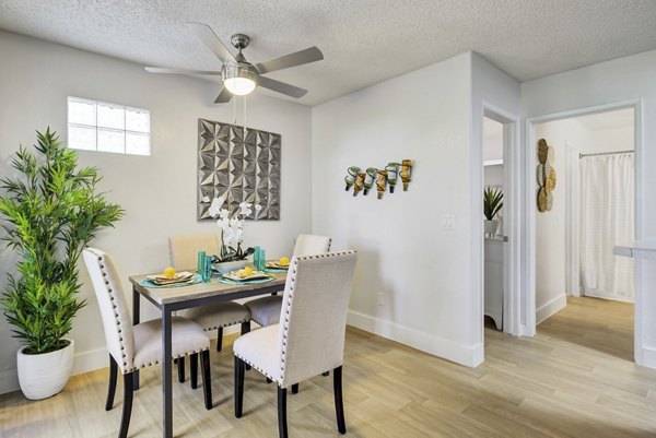 dining area at Montego Bay Apartments