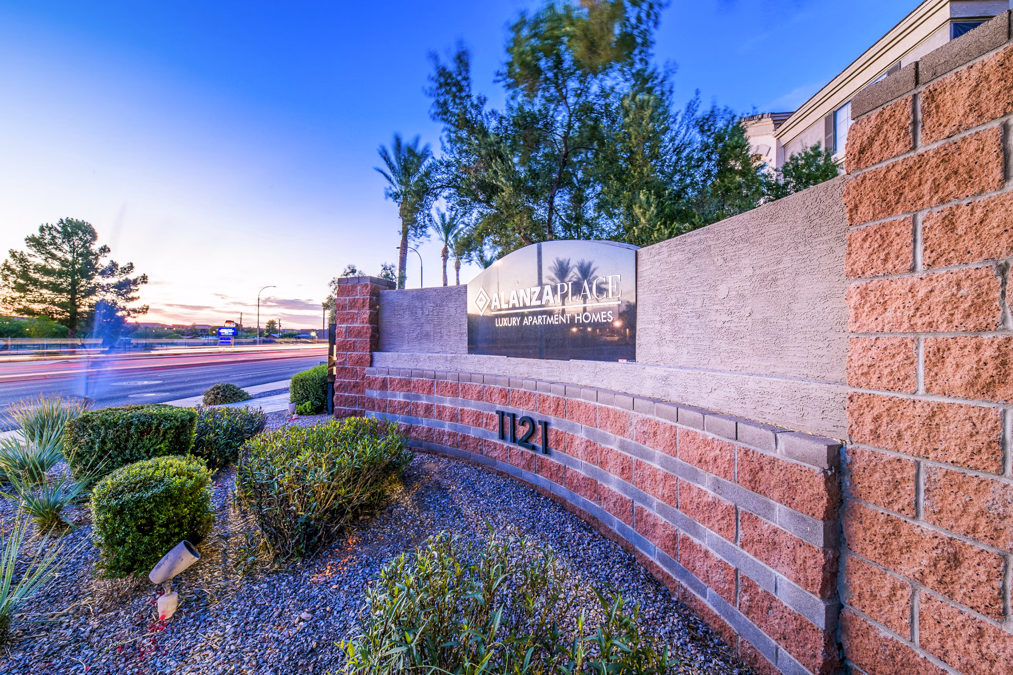 Alanza Place Apartments: Elegant signage highlighting upscale living in Phoenix