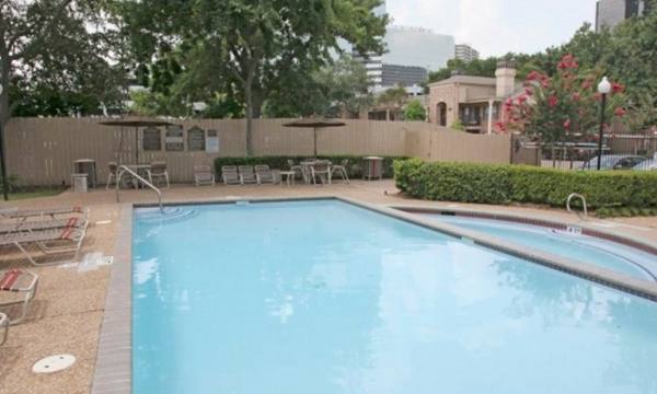 pool at Sendera at Greenway Apartments