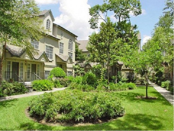 exterior at Plaza at River Oaks Apartments