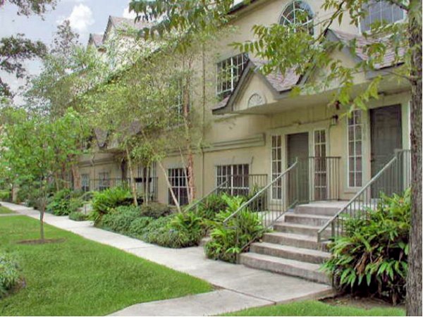 exterior at Plaza at River Oaks Apartments