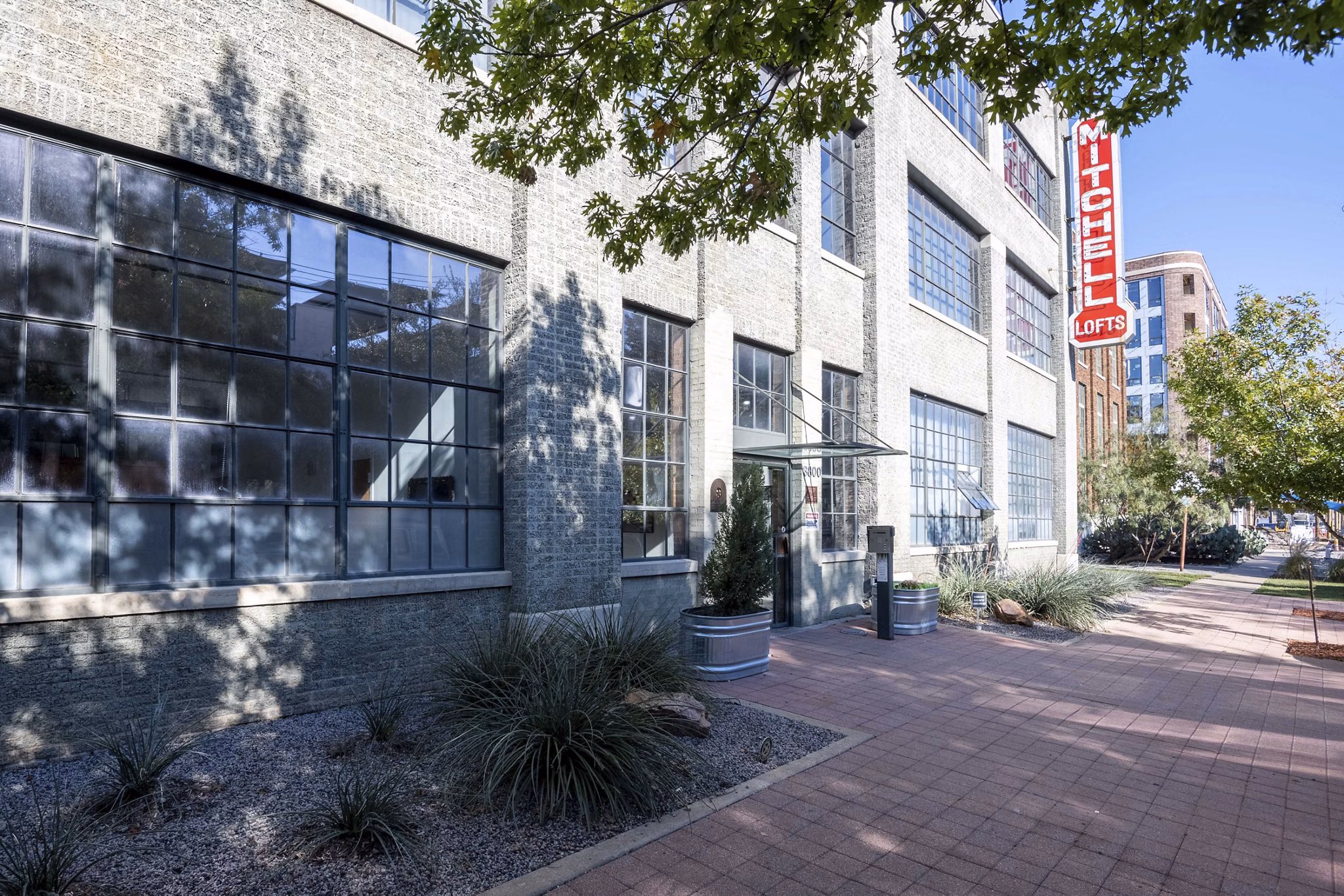 Mitchell Lofts: Historic loft apartments with brick facade in Dallas
