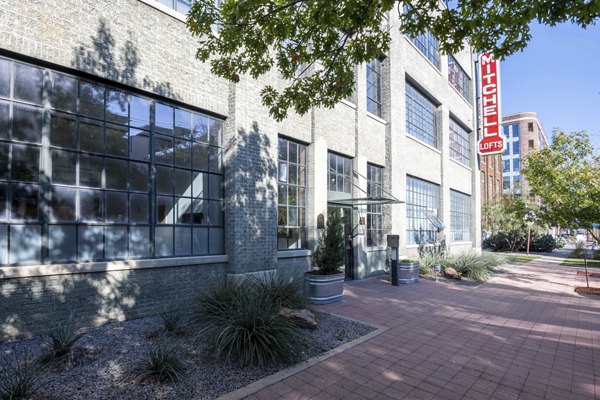 Mitchell Lofts: Historic loft apartments with brick facade in Dallas