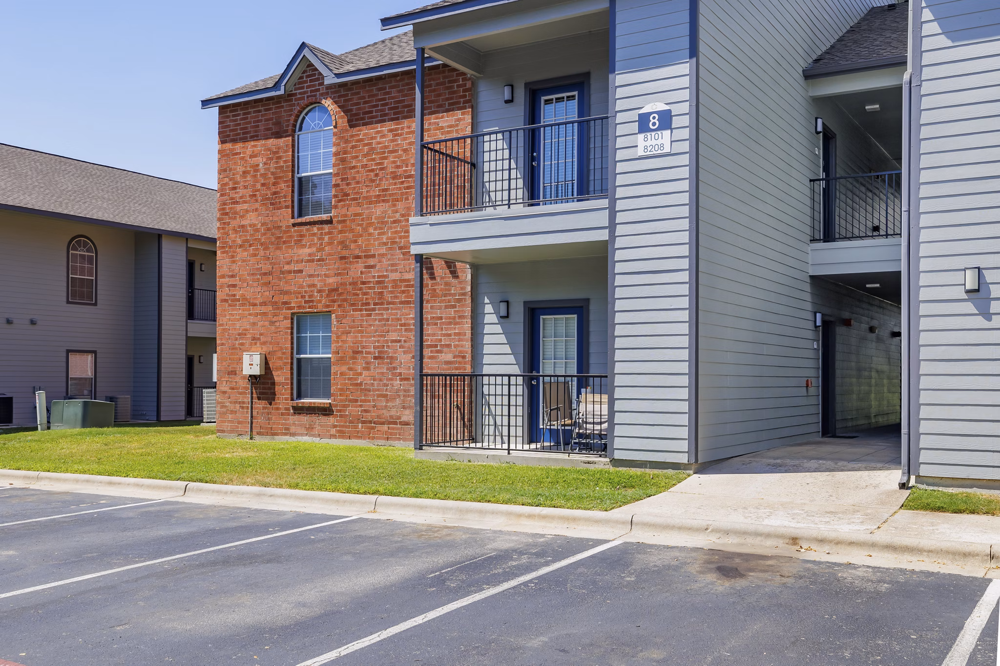 Clear Creek Meadows: Elegant of luxury apartments in a serene neighborhood